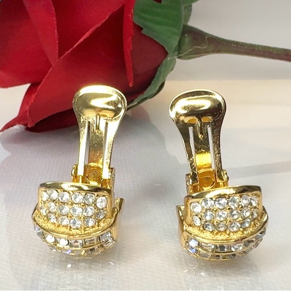 CHRISTIAN DIOR SIGNED GOLD TONE 1990s VINTAGE CRYSTAL CLIP-ON EARRINGS - Picture 7 of 8